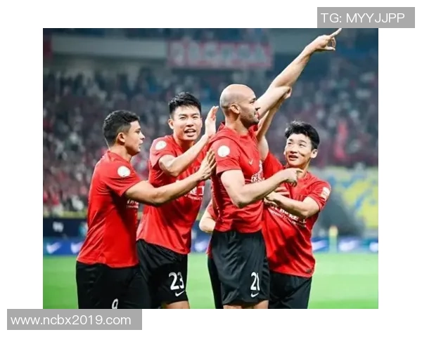 深圳足球队在亚运会上的耐力表现值得称赞展现了团队精神与拼搏精神的完美结合