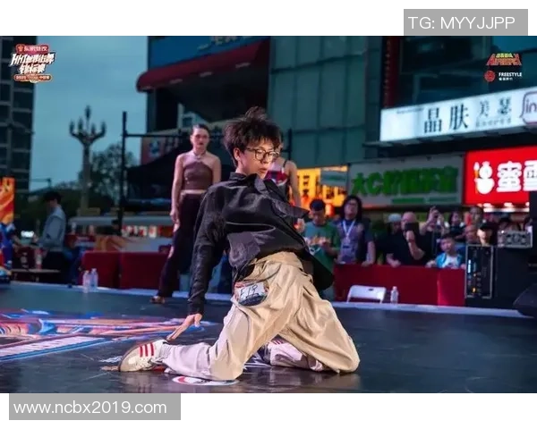 世界攀岩锦标赛点评：西安街舞队的灵活性表现